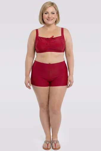 Červený outfit s kravatami