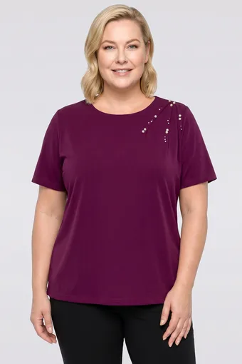 Fialová halenka s perlami a zirkony