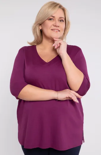 Obyčejná fialová halenka s výstřihem do V