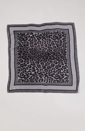 Šedý leopardí šátek