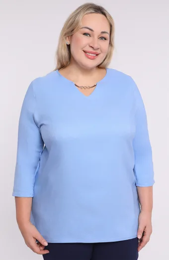 Světle modrá halenka se zlatým výstřihem