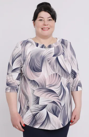 Fialová vzorovaná halenka s broží